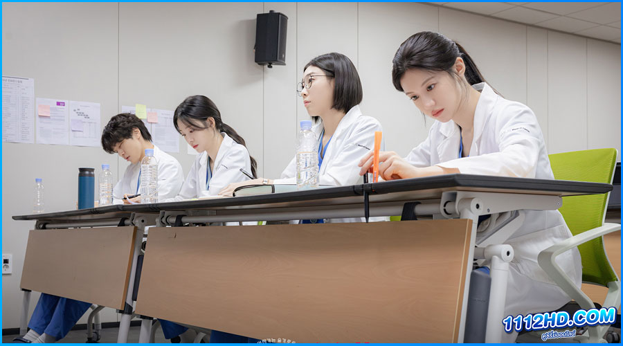 ดูซีรี่ย์ เพลย์บุ๊คชุดกาวน์ Resident Playbook